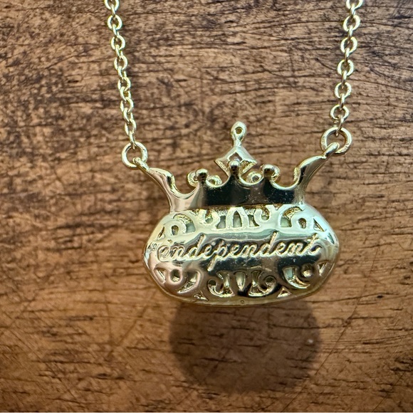 Kendra Scott Gold and Turquoise Disney Princess Crown Necklace - Picture 11 of 16